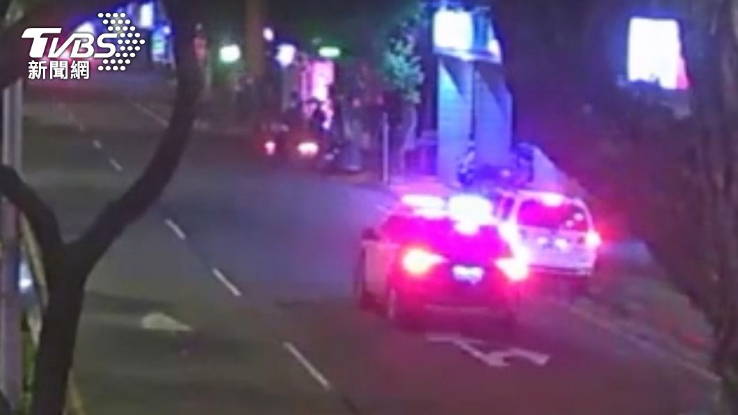 警方趕赴現場。(圖/TVBS)