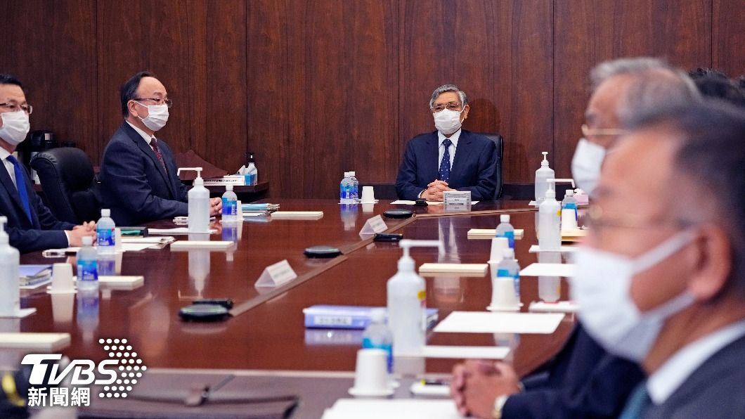 上月22日日本央行、政府方出手干預外匯市場，穩定日圓兌美元匯率。（圖／達志影像美聯社）