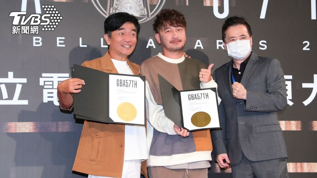 2人一同領取入圍證書。（圖／黃城碩攝）