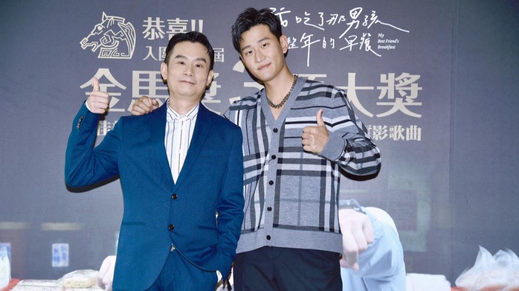 導演杜政哲、周興哲（右）出席《我吃了他一年的早餐》金馬入圍記者會。（圖／華映提供）