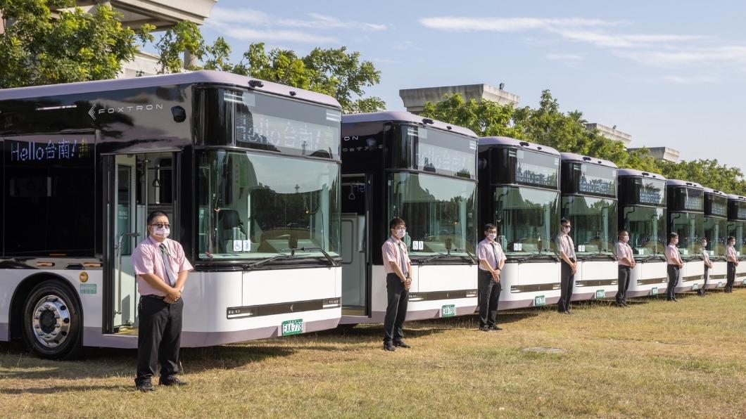 鴻海MODEL T開進台南!電動公車「3路線」曝光