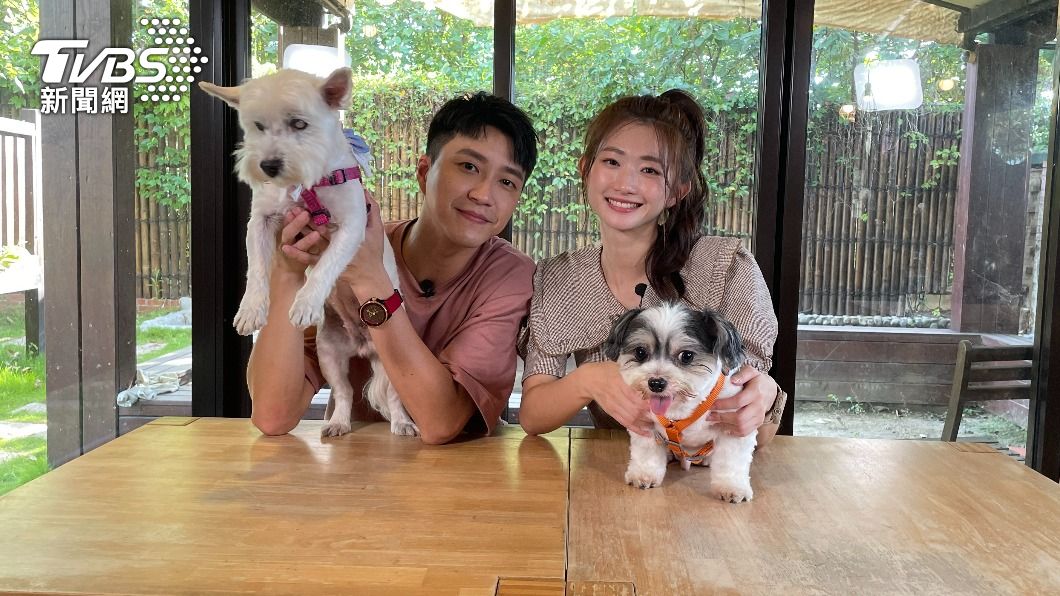 晏柔中(右)的愛犬叫做羅根。(圖/TVBS)