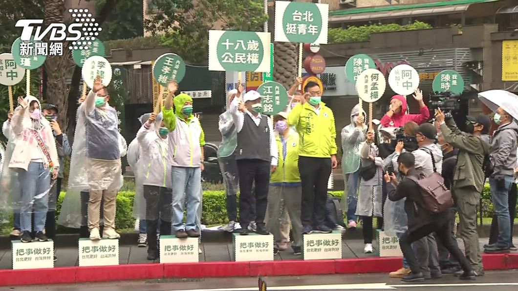 陳時中啟動站路口拜票行程。(圖/TVBS資料畫面)