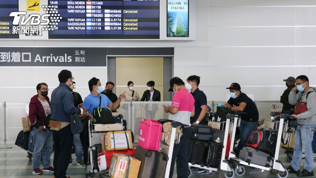 入境日本機場的觀光客。(圖/達志影像美聯社)