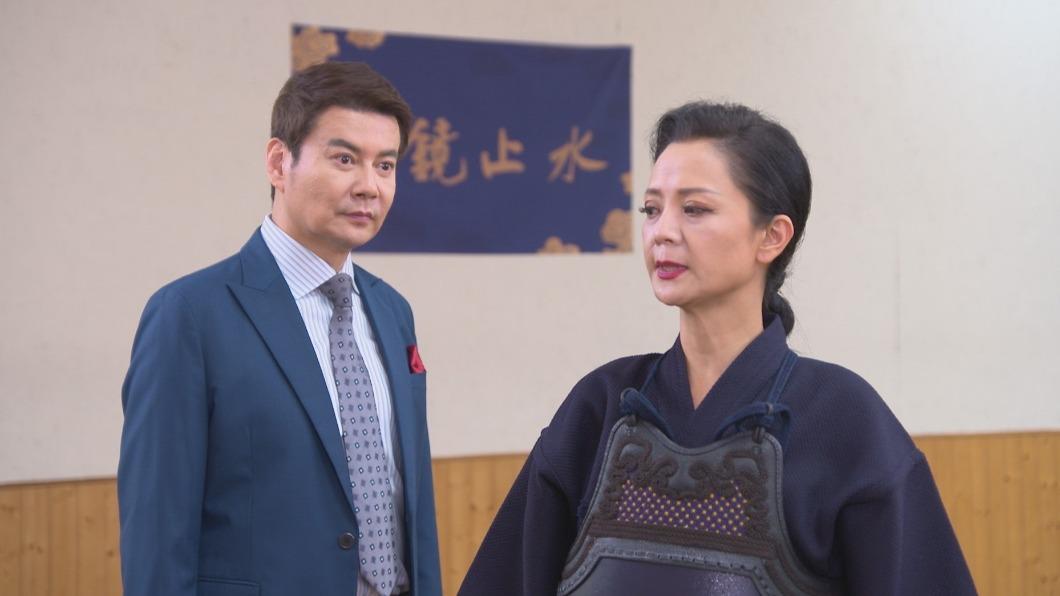 高欣欣(右)挑戰演出角頭老大,是倪齊民的前女友。(圖/民視提供)