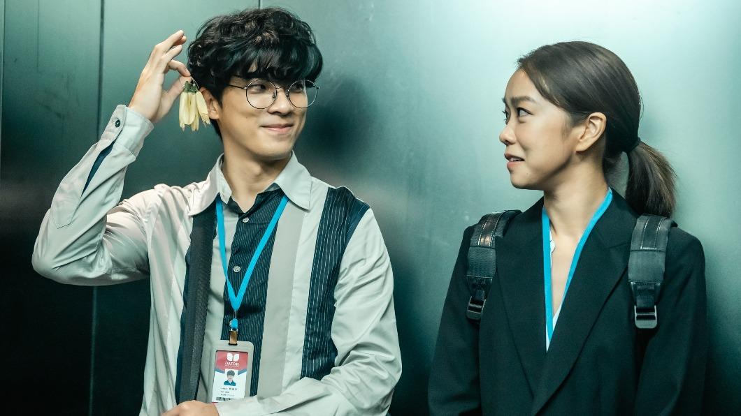 李霈瑜（右）揭林哲熹被職場性騷。（圖／Netflix提供）