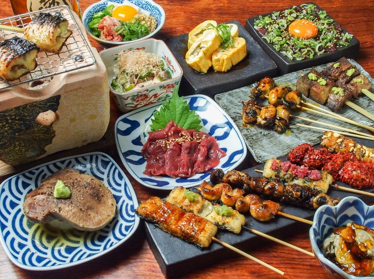 左上方的烤串即為招牌料理「鰻魚蒲穗燒」(鰻の蒲の穂焼き)。(圖片來源:ⒸSpice Works Holdings)