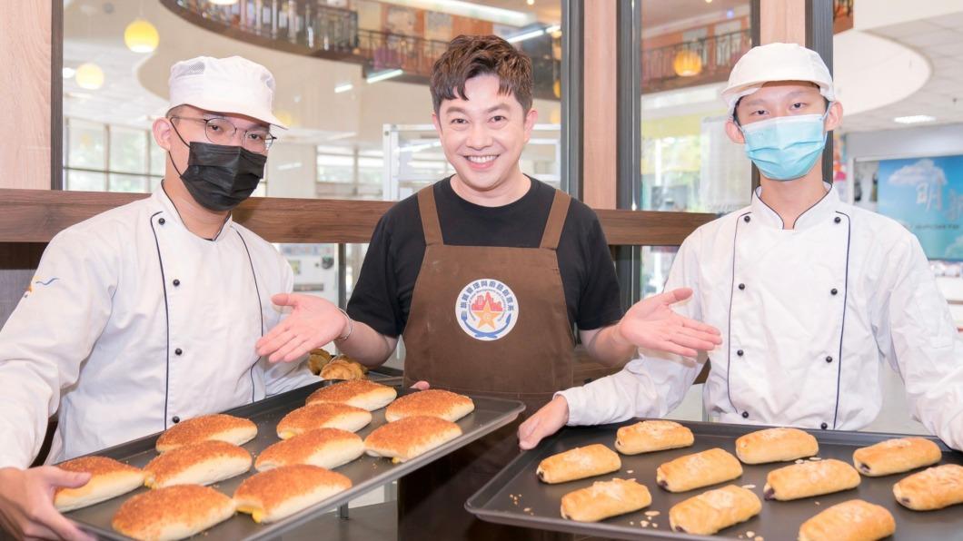 李明川當副教授3年「學生搶上課」　超狂任務曝光：我們營業中！