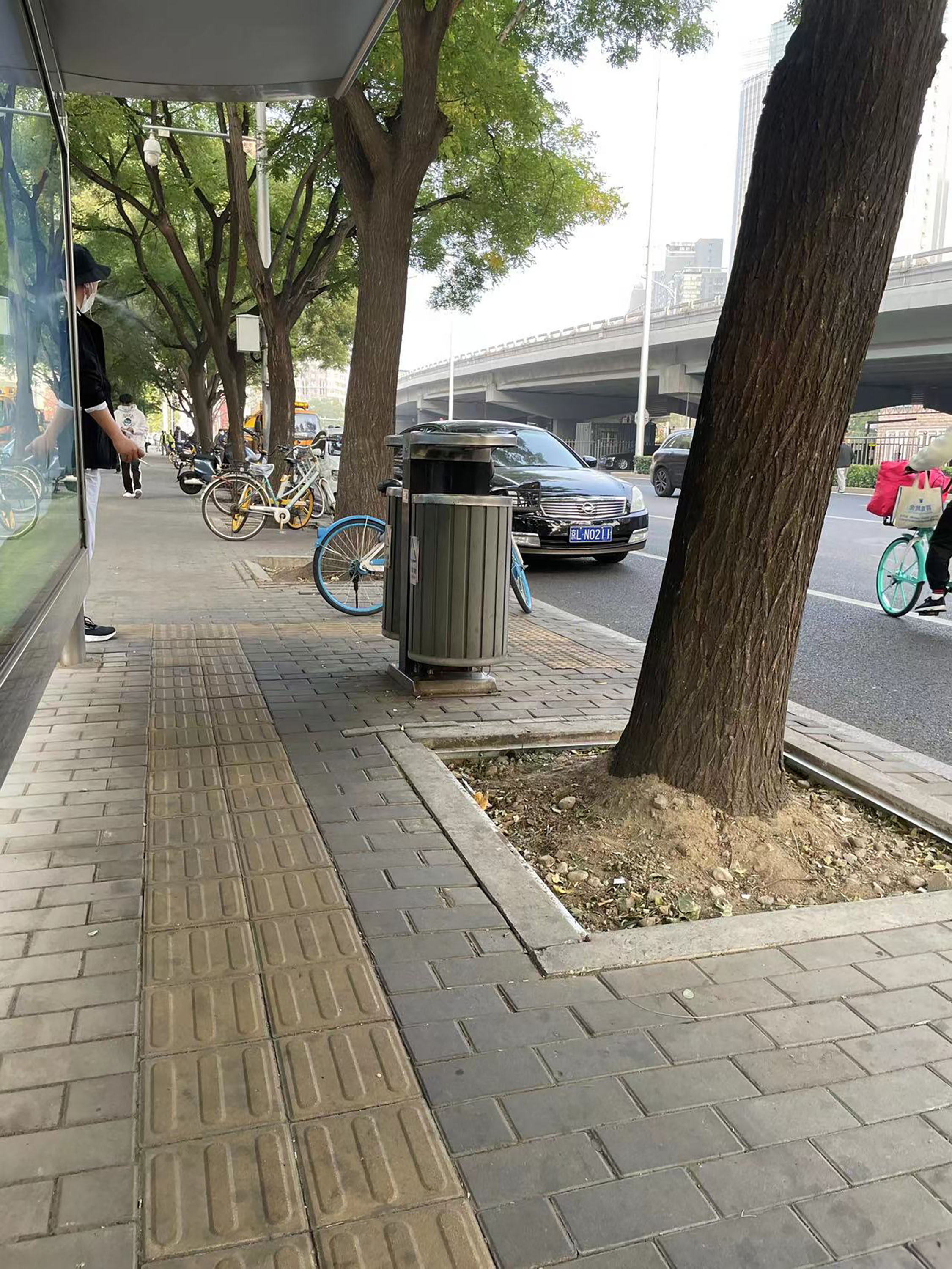 北京四通橋事件現場高度戒備，黑衣人四處盯梢。
