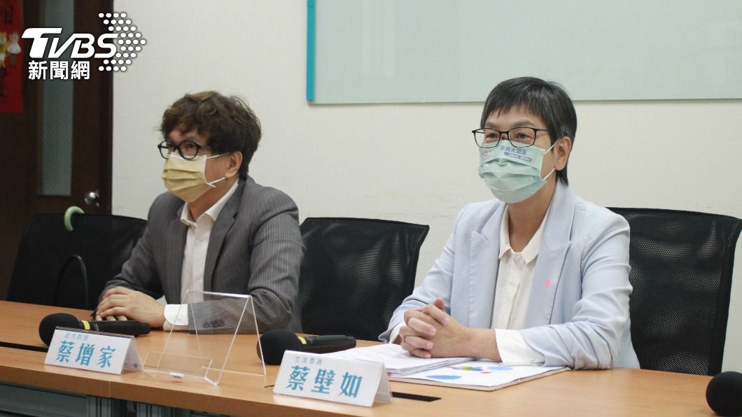 民眾黨立委蔡壁如與民眾黨副秘書長蔡增家一同召開記者會。(圖/方炳超攝)
