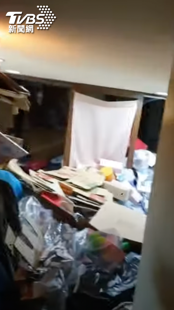 扯爆了!屋主驚呆 租屋變垃圾場 圖/取自爆料公社