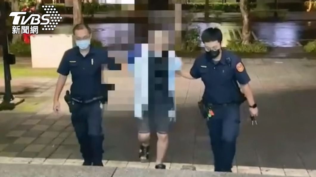 警方將犯嫌帶回派出所釐清。(圖/TVBS)