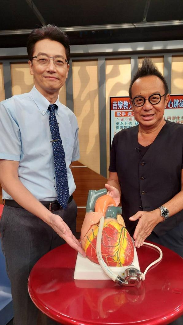 黃大煒(右)與北榮心臟中心主任張效煌。(圖/年代提供)