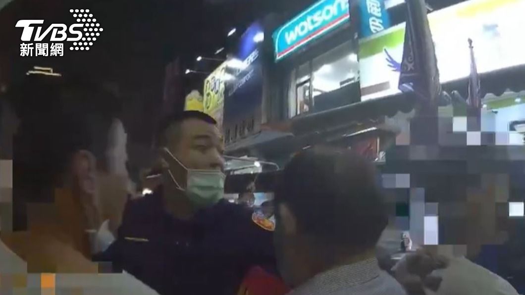 快打警力趕抵現場。(圖/TVBS)
