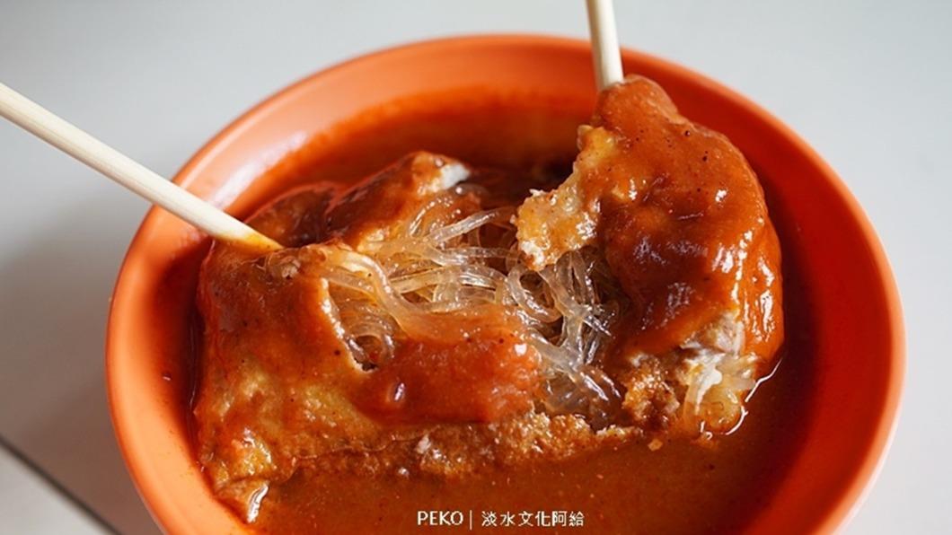 阿給裡面塞入炒過的冬粉,充分吸附微辣醬汁入口讓人超滿足。(圖/PEKO の Simple Life提供)