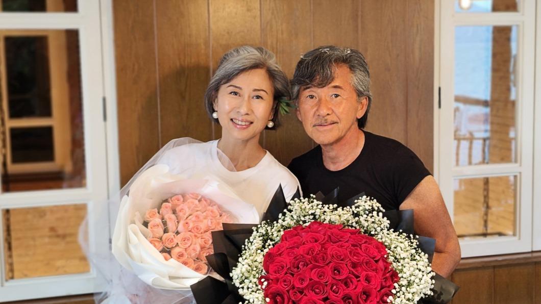 林子祥75歲大壽!與葉蒨文「滿頭白髮」現身 網驚:根本優雅變老