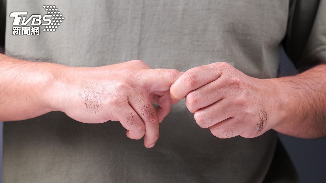 止痛良方?研究:「比中指」可減10%疼痛感 原理曝光