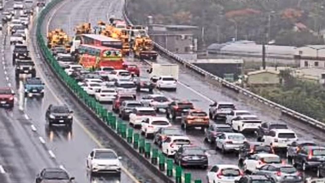 國3北上「9車連環撞」!一度全線封閉 肇事原因曝光