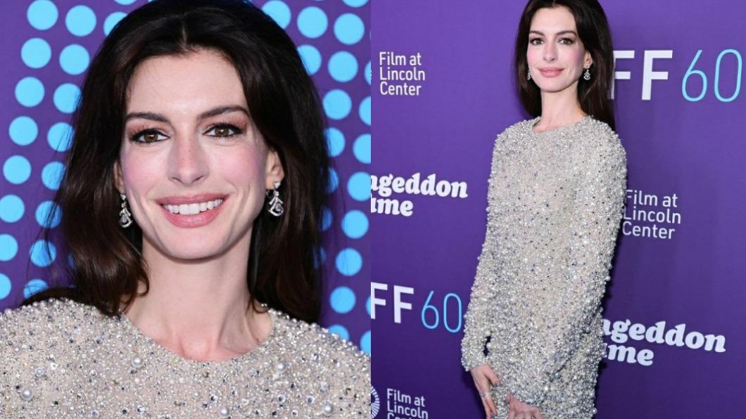 銀色珠光亮片長裙看起來超仙。(圖/翻攝自 best of anne hathaway Twitter)