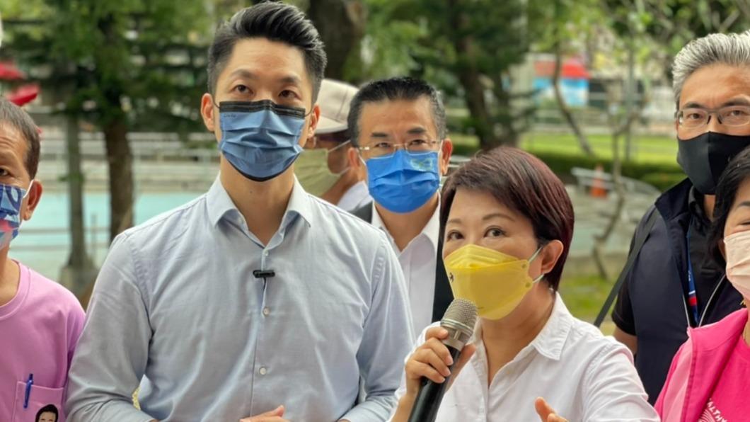 國民黨台北市長候選人蔣萬安今(15)日與台中市長盧秀燕合體。(圖/台中市政府提供)
