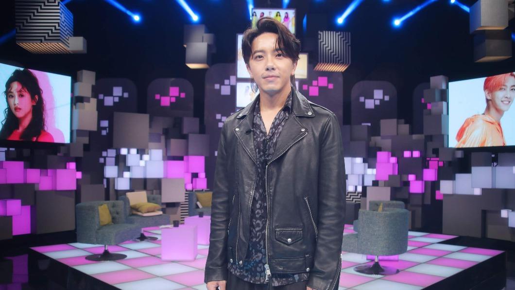 坤達奔4仍有娃娃臉　羞談夫妻生活「不用生氣就怕她」