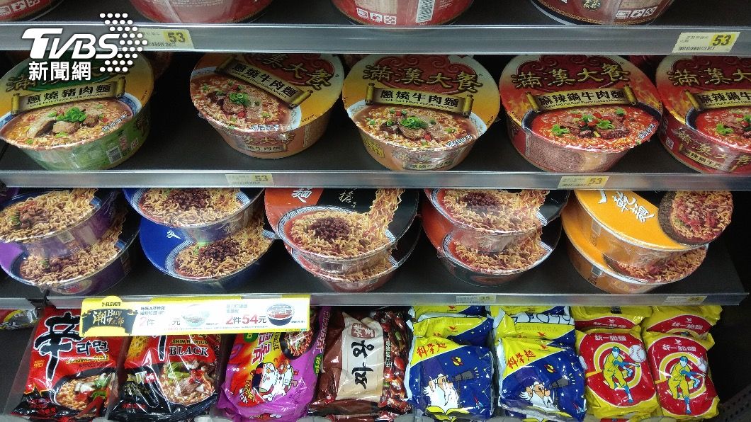 PChome 24h購物表示,近期站上「即期品」銷量相較於上半年有上升趨勢,其中泡麵熱銷。(示意圖/shutterstock達志影像)