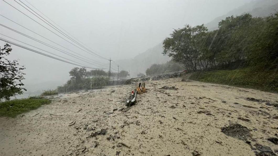 超大豪雨轟宜蘭!台7線土石流路斷 11縣市防雨彈