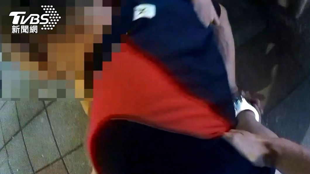警方當場將人逮捕。(圖/TVBS)