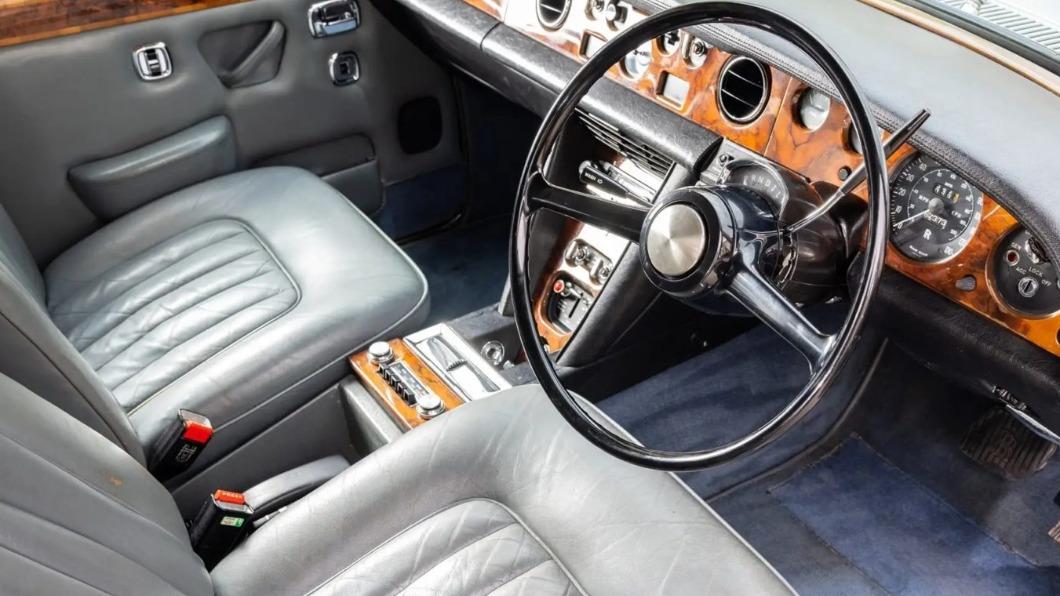 Rolls-Royce所打造的奢華轎車,全車也是經過工匠用手工精心打造。(圖/RM Sotheby’s)
