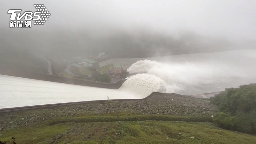 尼莎颱風超大豪雨 蘇貞昌坐鎮災變中心