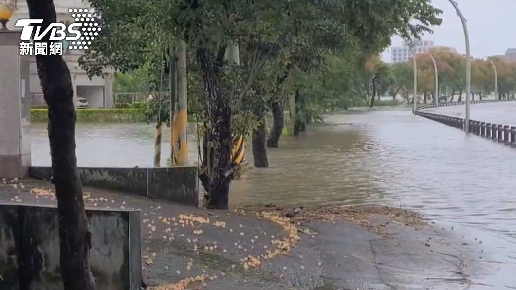 尼莎發威狂炸雨!宜蘭大同4校宣布「明天停班停課」
