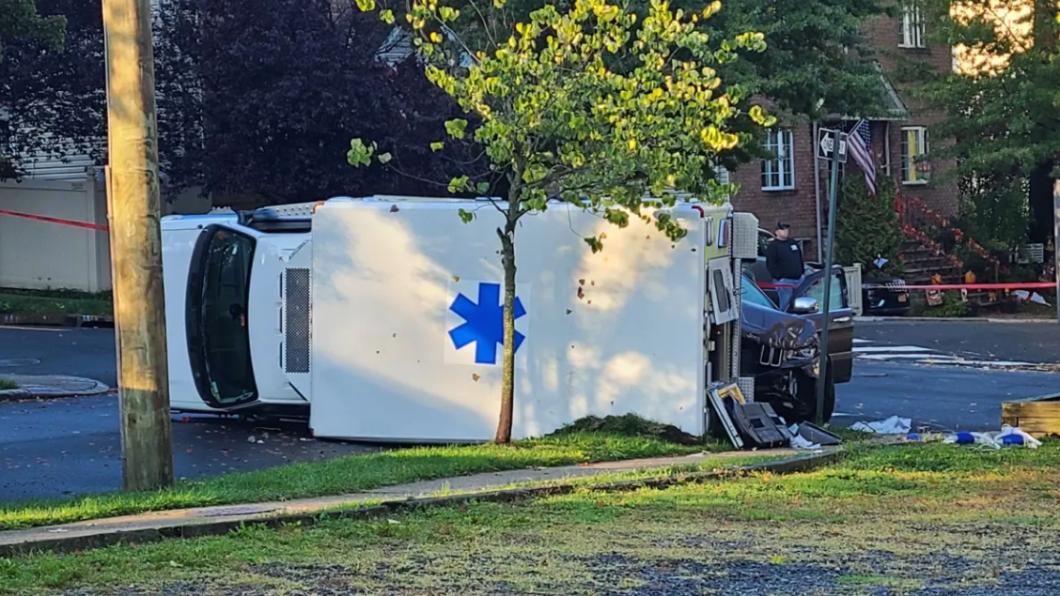 女子過馬路遭撞 救護車逆向行駛送醫途中竟二度出車禍身亡