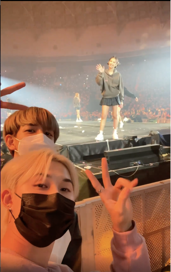 Jennie開心對著鏡頭揮手。(圖/翻攝自@yuchingxx IG)
