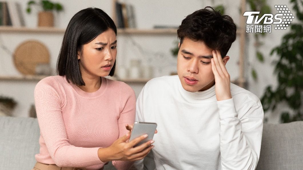 當大腦習慣說謊和不忠心的行為,偷吃也不再讓人感到愧疚。(示意圖,非當事人/shutterstock達志影像)
