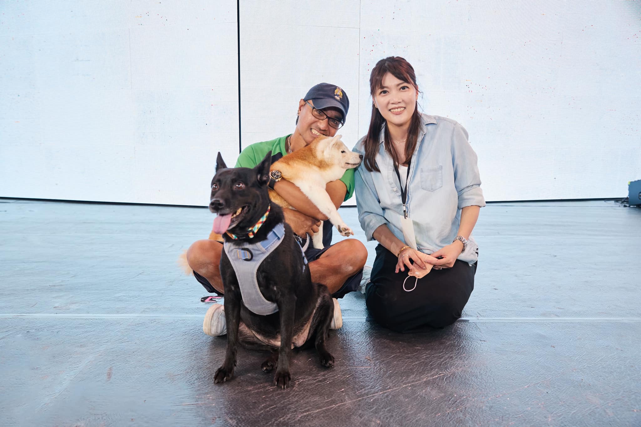 尤秋興曬出和老婆Jenny合照,網讚興嫂「仙女下凡」。(圖/翻攝自尤秋興臉書)
