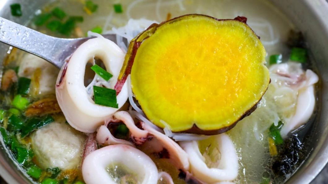 花蓮雞湯熬製「小卷米粉」配料超澎派　免費加料吃到飽