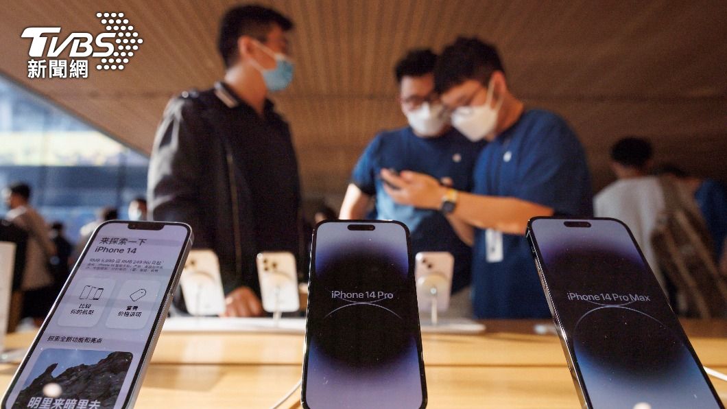 蘋果最初的計畫似乎是想先在中國市場的iPhone內,先使用長江存儲晶片。(示意圖/達志影像路透社)