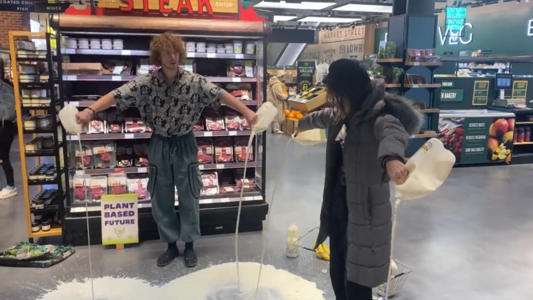 倒光超市牛奶反畜牧! 英青少年訴求轉型素食遭批:根本巨嬰
