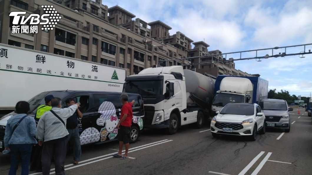 3天連2起！台中長下坡又出事　大貨車釀6車連環撞