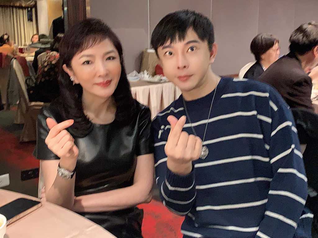 60歲何麗玲出席白冰冰晚宴。(圖/翻攝陳孝志臉書)