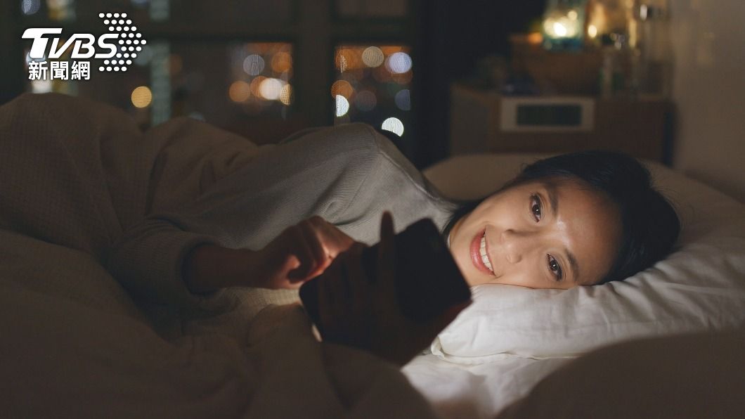 失眠真的好困擾！新夯職業「哄睡師」可以陪伴顧客入眠。（示意圖／shutterstock達志影像）