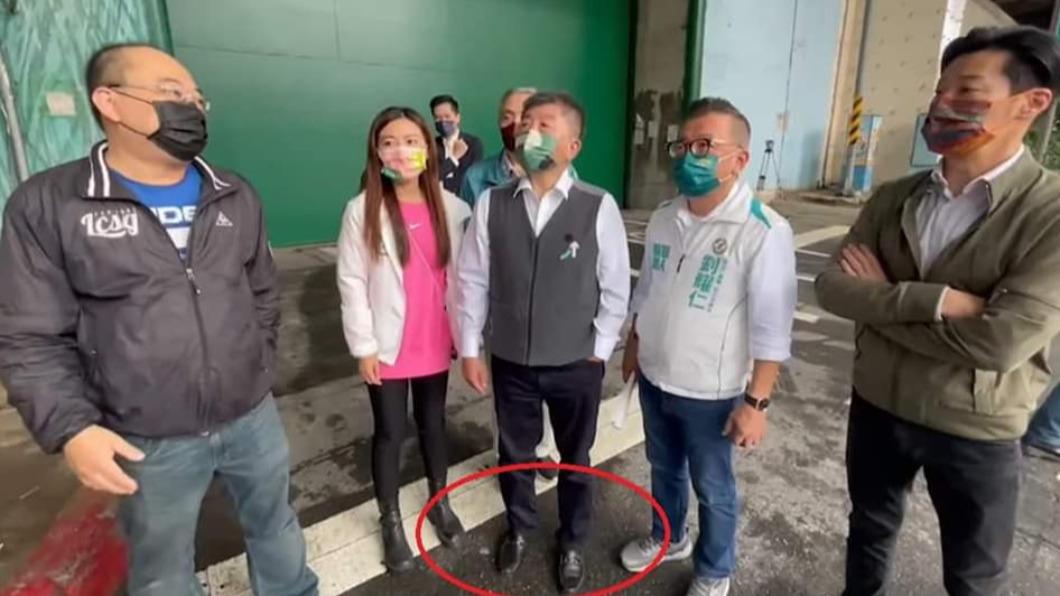 陳時中穿皮鞋勘災被抓包後「照片裁掉腳」 徐巧芯:心虛了