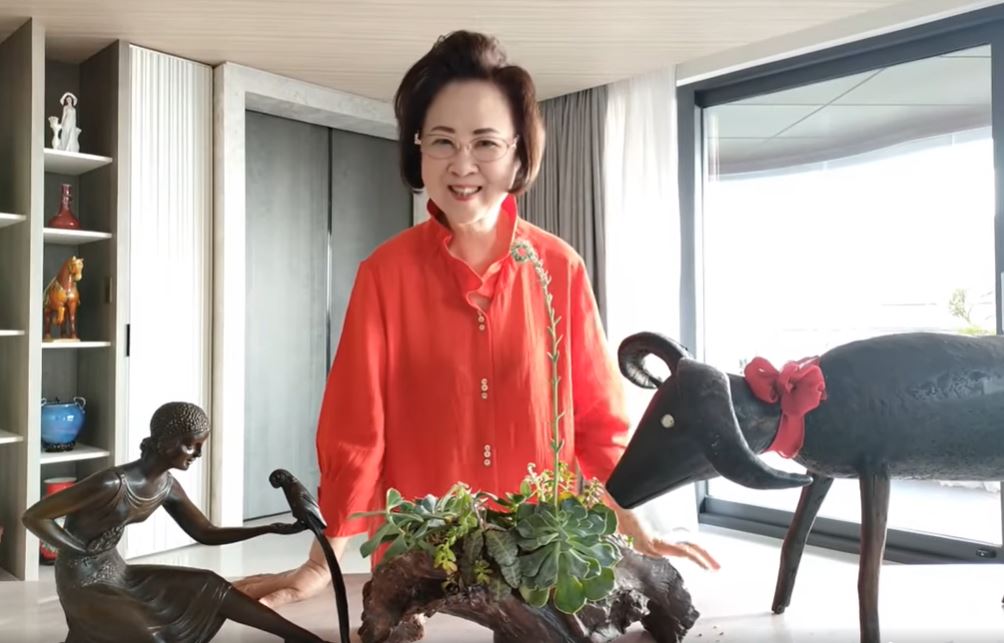 瓊瑤根本看不出已經84歲了。(圖/翻攝自瓊瑤臉書)