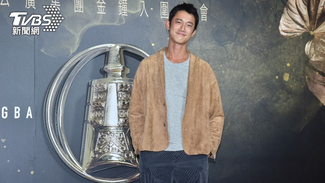吳慷仁金鐘紅毯自己走 不合體女友邵雨薇貼心原因曝光