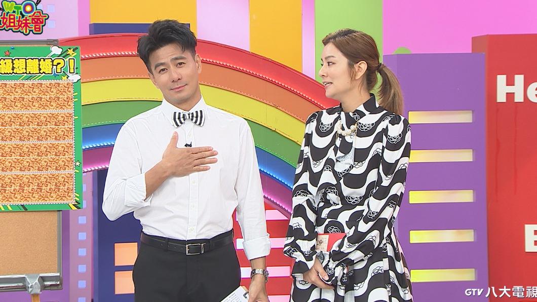 郭彥均(左)自曝工作結束沒直接回家,老婆怒摔婚紗照。(圖/八大提供)