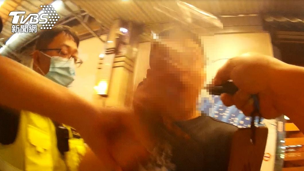 盧男嗆警。（圖／TVBS）