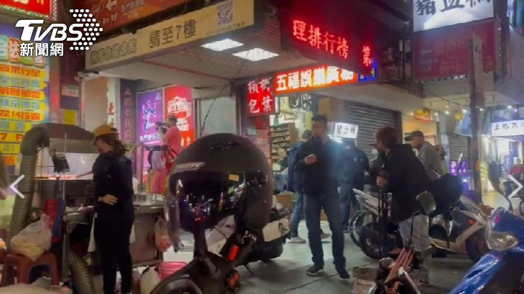 警方獲報後趕抵現場。（圖／TVBS）