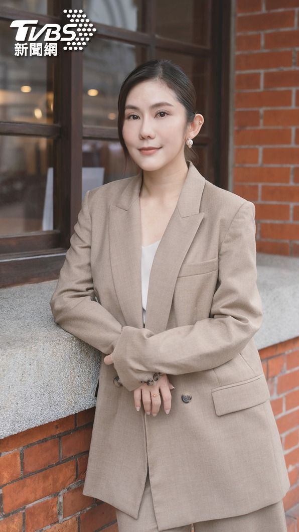 王宇婕飾演自紐約回國的金融投資顧問趙茹方。(圖/TVBS)