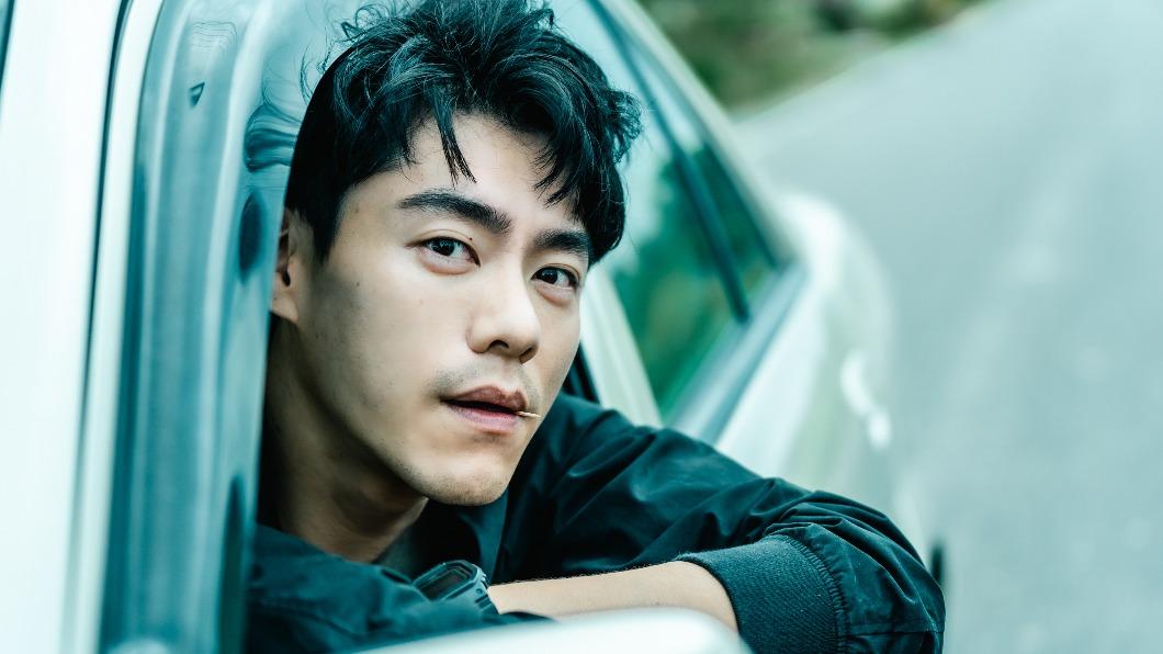 李程彬一人分飾兩角。(圖/Netflix提供)
