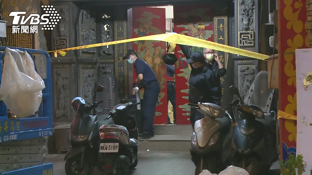 當時青山宮許姓府主委中彈，王友廷和三名同事趕赴現場，嫌犯卻持續開槍。（圖／TVBS）